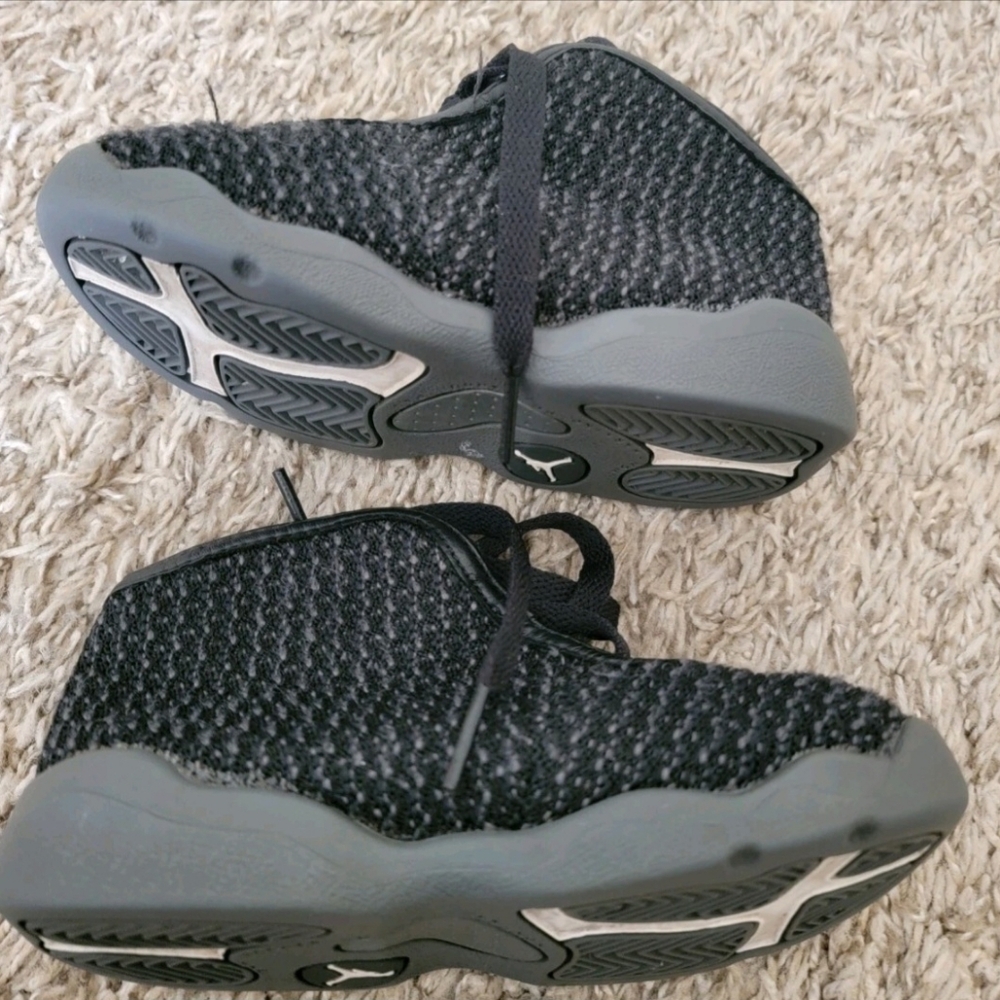 Jordan Kids Black and Gray Sneakers Size 9C Black